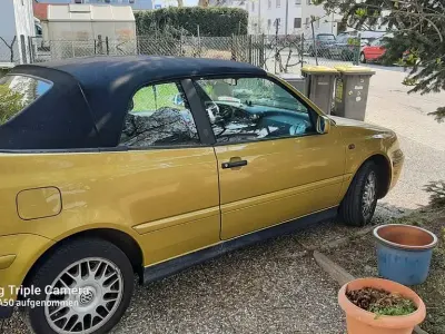 Używany VW Golf 90 KM (66 kW) 1999 Żółty Kabriolet