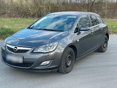 Gebraucht Opel Astra Design Edition 140 PS (102 kW) 2011 Grau Limousine