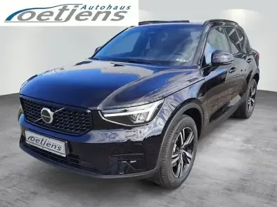 Neu Volvo XC40 Plus 163 PS (119 kW) 2026 Schwarz SUV
