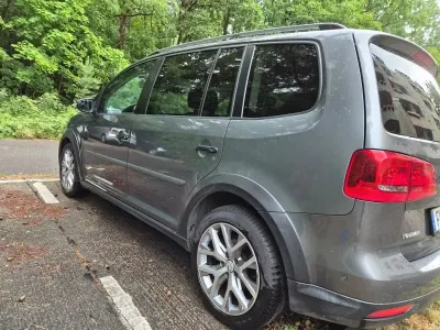 Gebraucht VW Touran Comfortline 150 PS (110 kW) 2015 Grau Van / Kleinbus