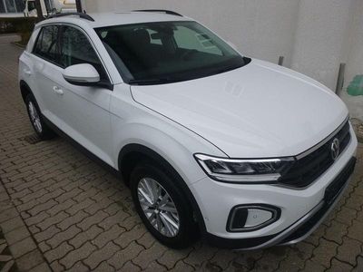 Second-hand VW T-Roc Life 150 CP (110 kW) 2024 Alb SUV