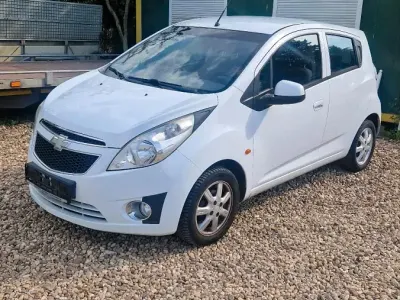 Gebraucht Chevrolet Spark 65 PS (47 kW) 2011 Weiß Kleinwagen