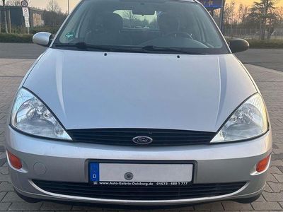 Gebraucht Ford Focus Ambiente 75 PS (55 kW) 2001 Silber Limousine