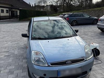 Gebraucht Ford Fiesta 60 PS (44 kW) 2004 Blau Kleinwagen