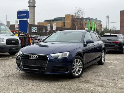 Gebraucht Audi A4 Basis 150 PS (110 kW) 2019 Blau Kombi