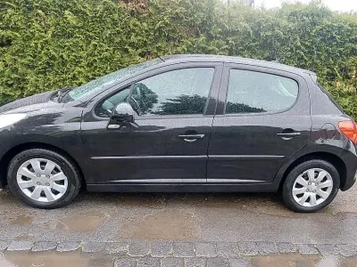 Gebraucht Peugeot 207 120 PS (88 kW) 2009 Schwarz Limousine