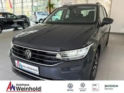 Gebraucht VW Tiguan Life 122 PS (89 kW) 2022 Grau SUV