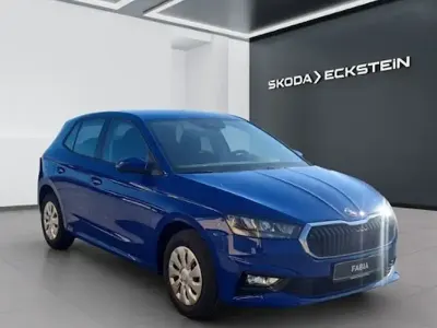 Ny Skoda Fabia Essence 95 HK (69 kW) 2026 Blå Hatchback