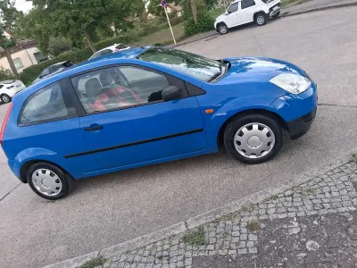Używany Ford Fiesta 59 KM (43 kW) 2004 Niebieski Hatchback