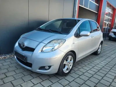 Używany Toyota Yaris Edition 99 KM (72 kW) 2011 Srebrny Hatchback