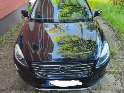 Gebraucht Volvo XC60 Momentum 150 PS (110 kW) 2016 Schwarz SUV