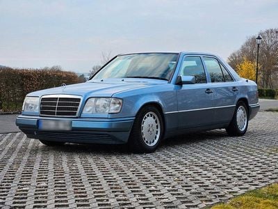 Usata Mercedes E220 150 CV (110 kW) 1993 Blu Berlina