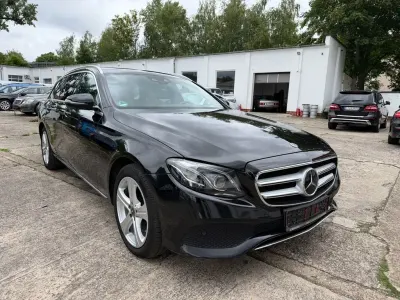 Gebraucht Mercedes E220 Avantgarde 194 PS (142 kW) 2018 Obsidianschwarz Kombi