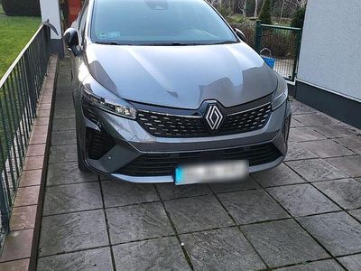 Grau Gebraucht 2024 Renault Clio V Kleinwagen | 22.900 € (Etwas zu teuer)