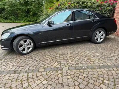 Używany Mercedes S500 435 KM (319 kW) 2011 Czarny Sedan/Limuzyna