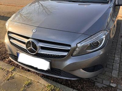 Grau Gebraucht 2013 Mercedes A180 Limousine | 8.299 € (Fairer Preis)