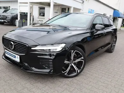 Gebraucht Volvo V60 Plus 253 PS (186 kW) 2023 Black solid stone Kombi