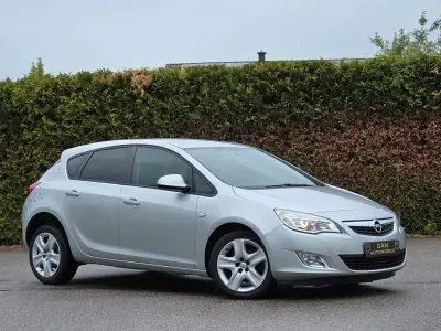Gebraucht Opel Astra Design Edition 116 PS (85 kW) 2011 Silber Limousine