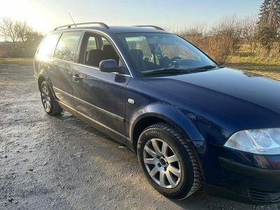 Gebraucht VW Passat 131 PS (96 kW) 2001 Blau Kombi