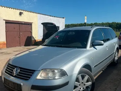 Gebraucht VW Passat 150 PS (110 kW) 2001 Blau Kombi