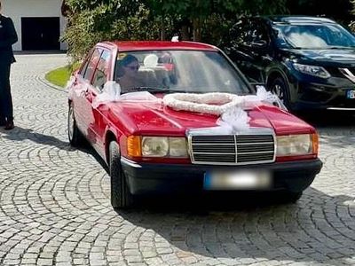 Gebraucht Mercedes 190 122 PS (89 kW) 1983 Rot Limousine