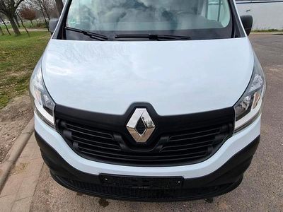 Gebraucht Renault Trafic 95 PS (69 kW) 2017 Weiß Van / Kleinbus
