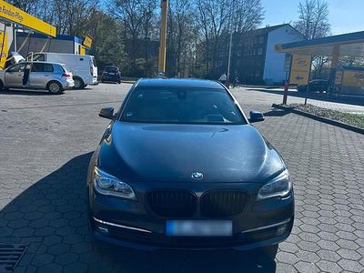 Usata BMW 730 258 CV (189 kW) 2015 Grigio Berlina