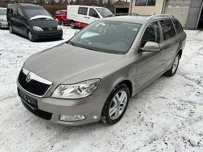 Beige Gebraucht 2012 Skoda Octavia Ambition Kombi | 7.295 € (Fairer Preis)