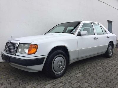 Gebraucht Mercedes E200 118 PS (86 kW) 1992 Weiss Limousine