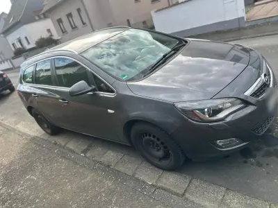 Gebraucht Opel Astra 140 PS (102 kW) 2011 Grau Kombi