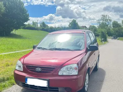 Gebraucht Kia Carens 122 PS (89 kW) 2003 Rot Van / Kleinbus