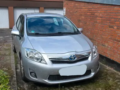 Gebraucht Toyota Auris Hybrid 100 PS (73 kW) 2011 Silber Limousine
