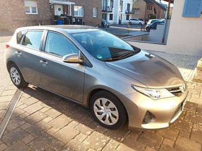 Gebraucht Toyota Auris Cool 99 PS (72 kW) 2013 Braun Kleinwagen