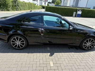 Gebraucht Mercedes CLK230 Avantgarde 197 PS (144 kW) 2001 Schwarz Coupé