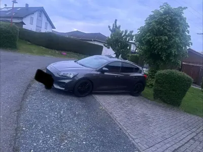 Gebraucht Ford Focus ST-Line 120 PS (88 kW) 2020 Grau Limousine