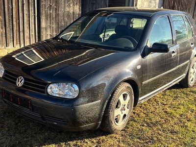 Schwarz Gebraucht 2002 VW Golf Limousine | 1.650 € (Fairer Preis)