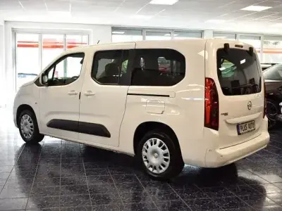 Second-hand Opel Combo Life Edition 131 CP (96 kW) 2021 Alb Monovolum