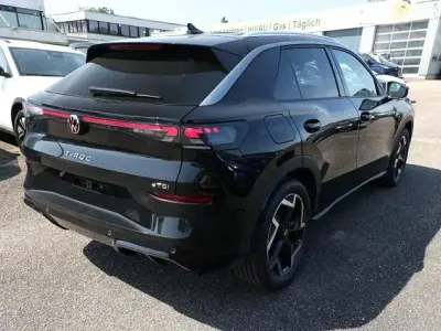 Neu VW T-Roc R-line 150 PS (110 kW) 2026 Grenadilla black metallic grenadilla black metallic SUV