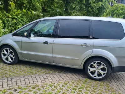 Używany Ford Galaxy Ghia 131 KM (96 kW) 2008 Szary Minivan