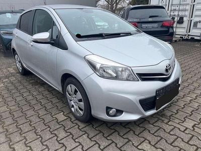 Gebraucht Toyota Yaris Edition 69 PS (50 kW) 2013 Silver metallic Kleinwagen