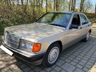 Gebraucht Mercedes 190 118 PS (86 kW) 1989 Silber Limousine