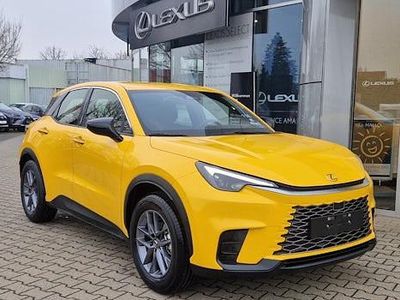 Neu Lexus LBX 136 PS (100 kW) 2026 Gelb SUV