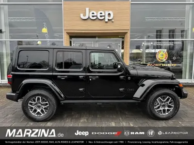Neu Jeep Wrangler Sahara 272 PS (200 kW) 2026 Black clear coat SUV