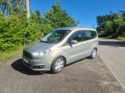 Gebraucht Ford Tourneo Courier Trend 101 PS (74 kW) 2015 Van / Kleinbus