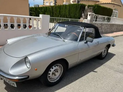 Gebraucht Alfa Romeo Spider 109 PS (80 kW) 1972 Silber Cabrio
