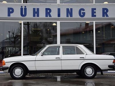 Gebraucht Mercedes 200 94 PS (69 kW) 1980 Weiß Limousine