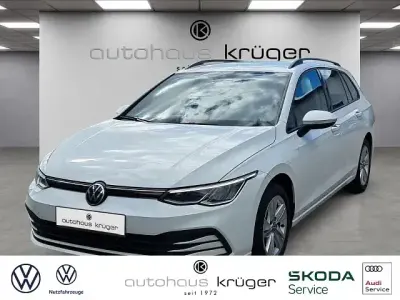 Używany VW Golf VII Life 150 KM (110 kW) 2021 Biały Hatchback