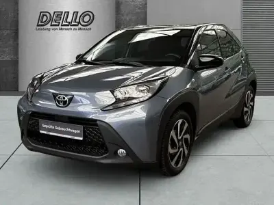 Gebraucht Toyota Aygo X Team 72 PS (52 kW) 2024 Grau SUV