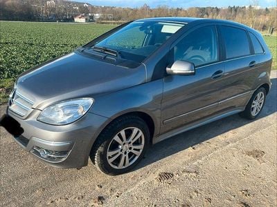 Gebraucht Mercedes B180 109 PS (80 kW) 2011 Grau Van / Kleinbus