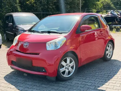 Gebraucht Toyota iQ 68 PS (50 kW) 2009 Rot Kleinwagen